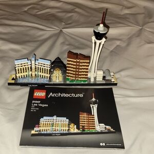 Lego Las Vegas Archtecture 21047 Set 98% Complete w Instructions